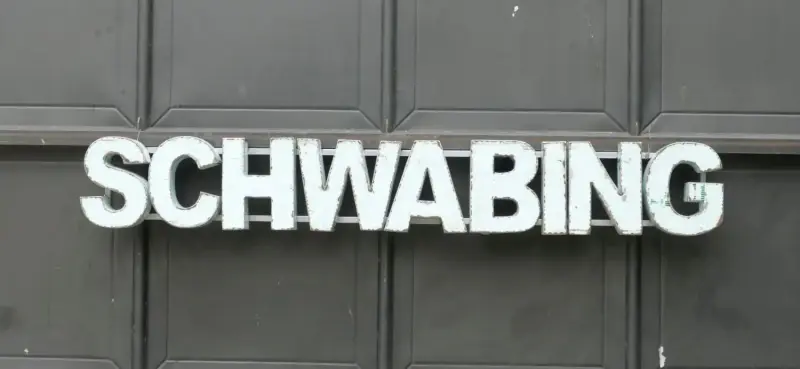 Artikelbild 1 des Artikels “Großbuchstaben - SCHWABING auf Metallrahmen Höhe ca. 50cm. “